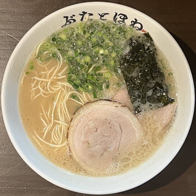 Tonkotsu ramen at Buta to Hone